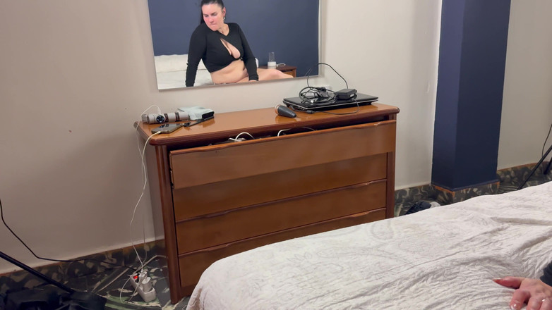 Axel Dan: Hari ini dia bertemu dengannya hanya untuk bercinta