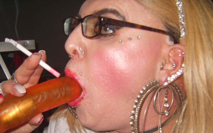 Stefanie Laveire: TS stefanie knullad av 3 dildon