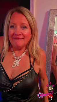 Kat-licious soukromý tanec, černé latexové šaty a boty