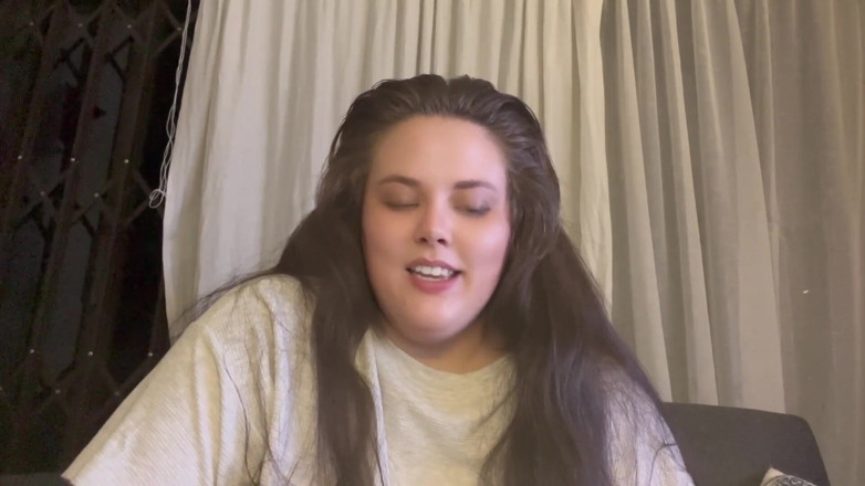Aliceqii: BBW Masturbating Till Quivering Orgasm During Holidays