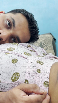Hermanastra follada por hermanastro mientras hermanastra sola en casa, hermanastro seduce hermanastra y caliente