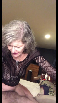 性感的老熟女高潮骑乘女牛仔！Maxxximummilf