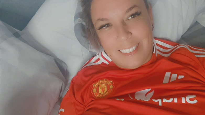 Maisie Lewis: Майзи Льюис трахает себя в Shirt.mp4