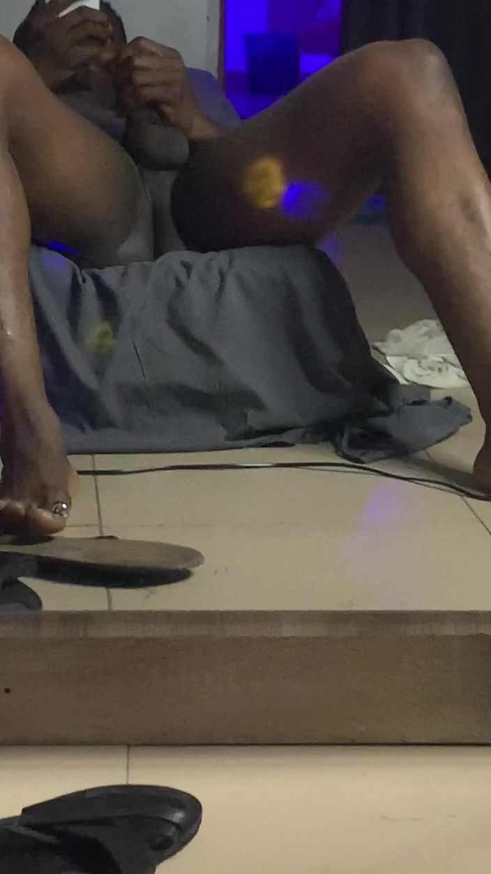 Enigmatic Buoy: Honění před mým zrcadlem