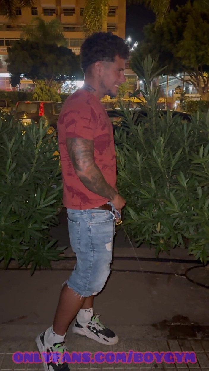 BoyGym: Meo en la calle 2 veces y la gente me mira