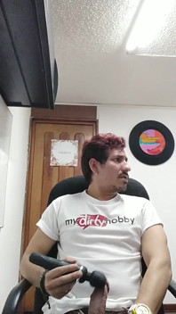 Domi melancap di pejabat