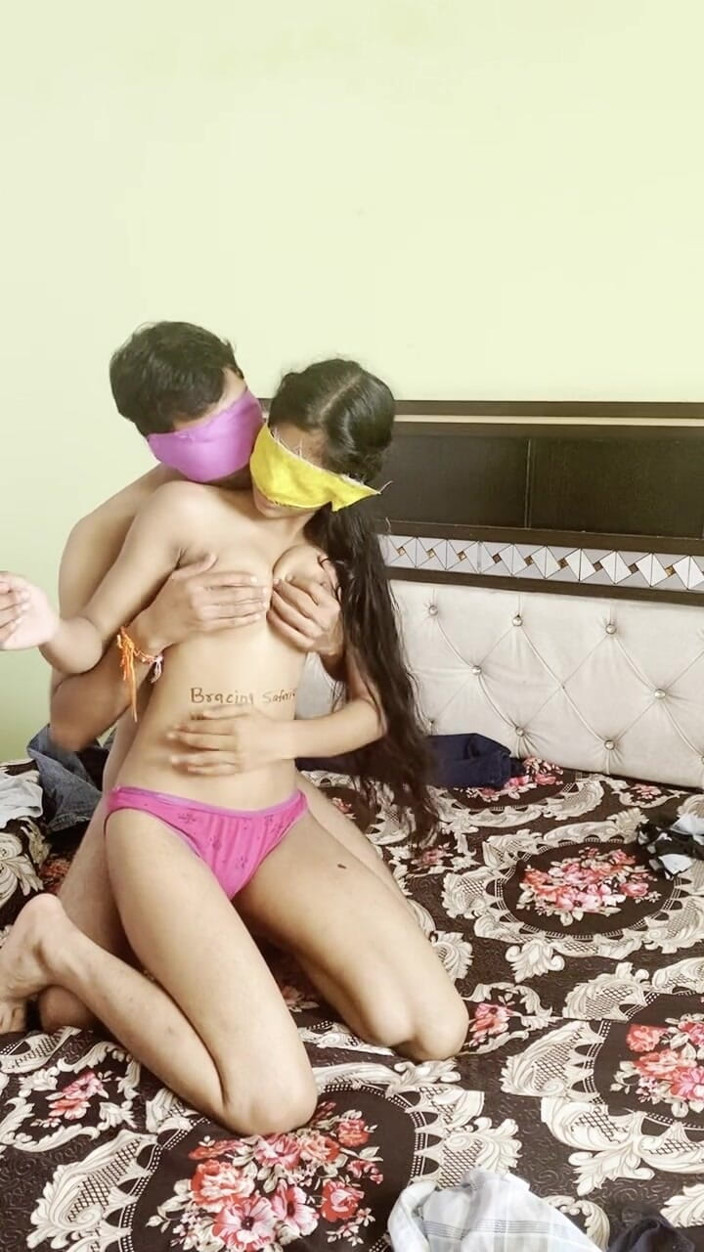 Bracing Safari 4: Indian Boy Lift His Desi GF in Arm and Hard...
