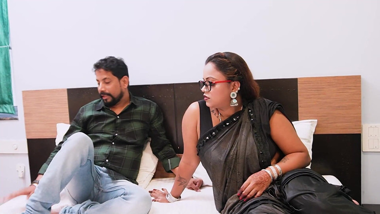 Your uncut: Une bhabhi couche avec son plombier