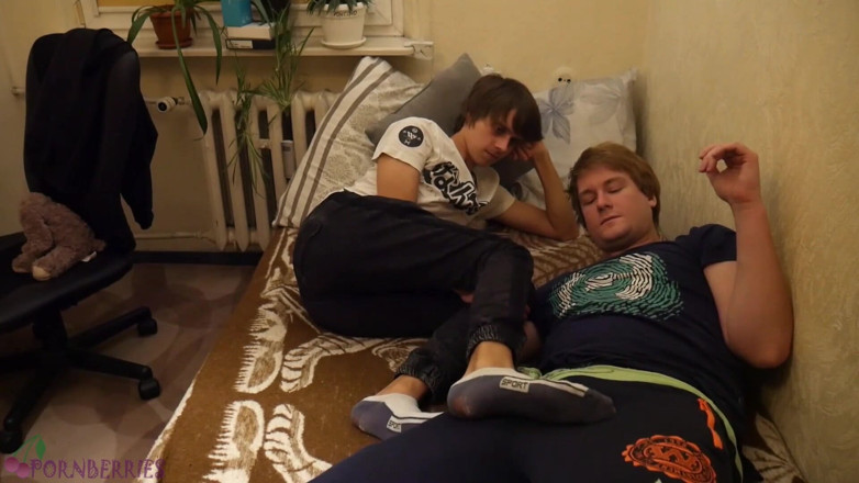 Ethan Alex: Labă cu picioarele transpirate după o zi întreagă afară