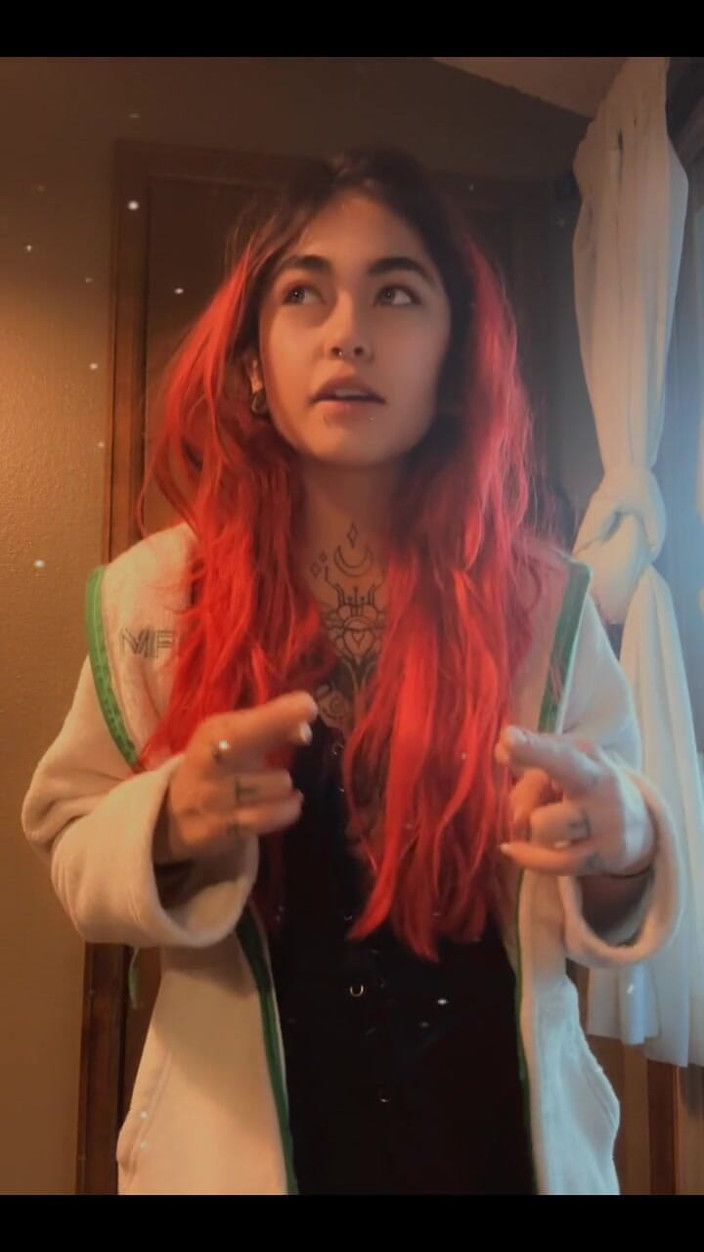 lilRavenFox: 她表现不错，但我们必须早日推迟她的兽医预约