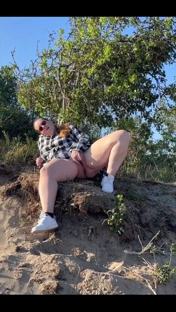 Naughty Mila: Ficou tão excitada que eu precisava de te jogar comigo...