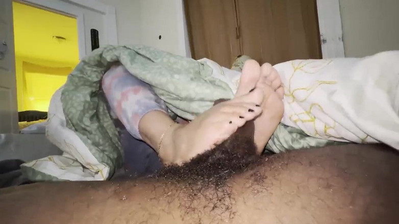 JOHTSRVA: Ebenholz, schwarzer footjob, stiefvater, bbc, abspritzen