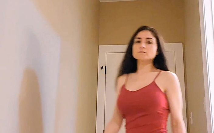 Annalee Blue: Una vera MILF amatoriale si diverte