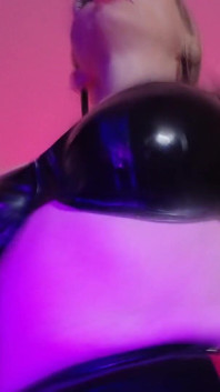 Sexy rabuda milf dominatrix Eva Látex dominatrix molhada buceta lambe escravo em máscara arte fetiche bdsm