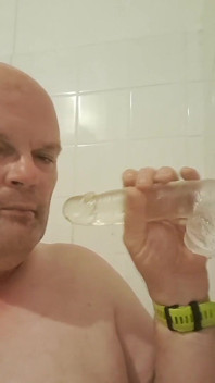 Ta dziwka jest wyraźnie uzależniona od ssania dildo