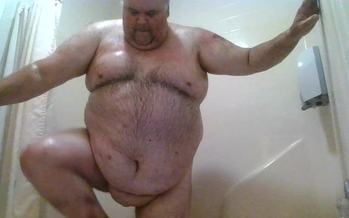 Gaydaddy2021: Videoclip la duș