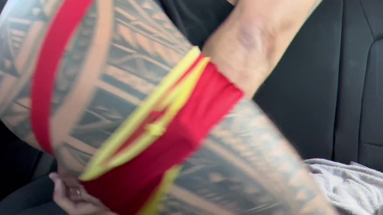 Jona Ortiz: ジムに行って、バットプラグをつけて振動しながら、車の中でトレイルと一緒に自分の穴を突くために立ち止まった