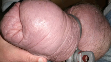 Monster_Meat_: Masturbandose en el baño público parte 2