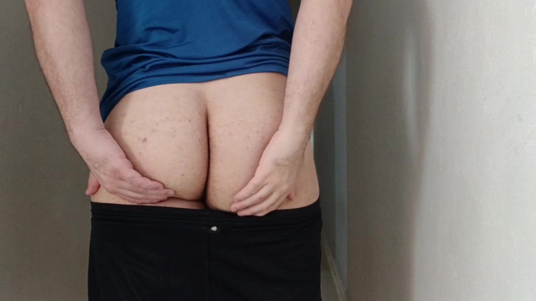 amateurbrazilian: 我把短裤拉低了，这样就不用付账单了