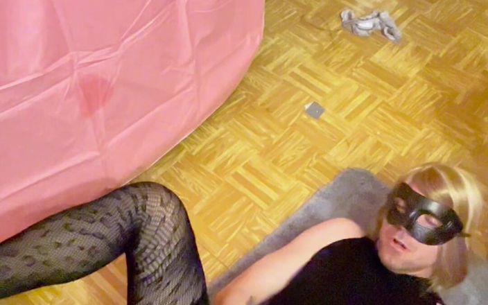 Laura Luiscz: Sexig Crossdresser Solo Speltid | Stygg självglädje session