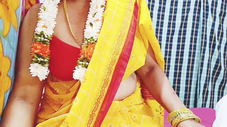 Telugu honey lips: भाग- 1, सौतेला बेटा सौतेली मम्मी को चोद रहा है, तेलुगु गंदी बातचीत।