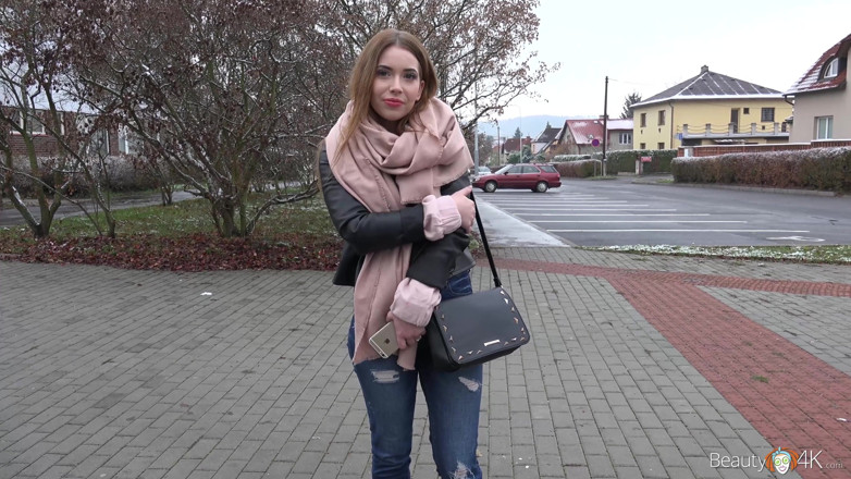 Teen Mega World: Koleś strzela apetyczny tyłek urody