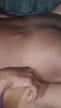 Indyjski Bhabhi Uprawianie seksu w deszczowej porze roku indyjska Desi Bhabhi Village