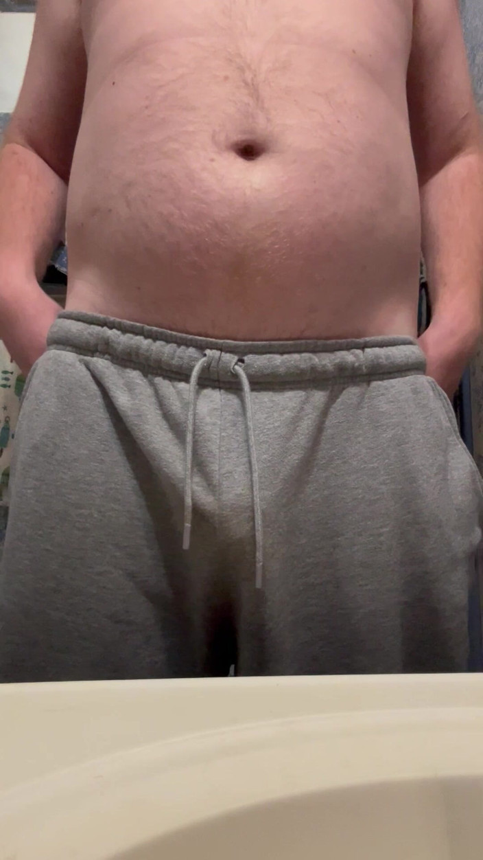 Big Baz: Culo más lavabo meando