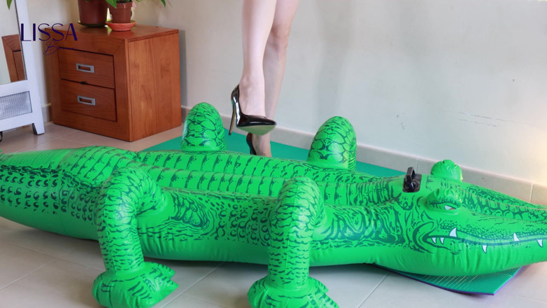 Lissa Brown: Yoga dan stiletto memusnahkan buaya kembung.