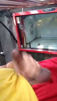 Garçon sexy sous le porche