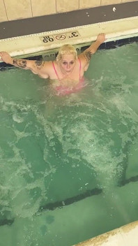 Davisdesires este în piscină urmărește pizda ei drool