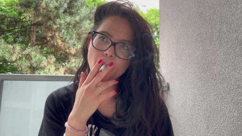 Shione Cooper: Fumando quando ti rispondo qui