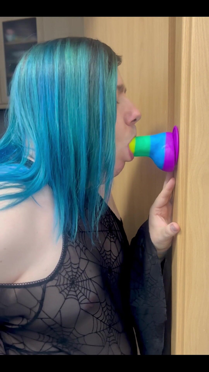 Feelingharmony: O vibrador foi chupado com força.
