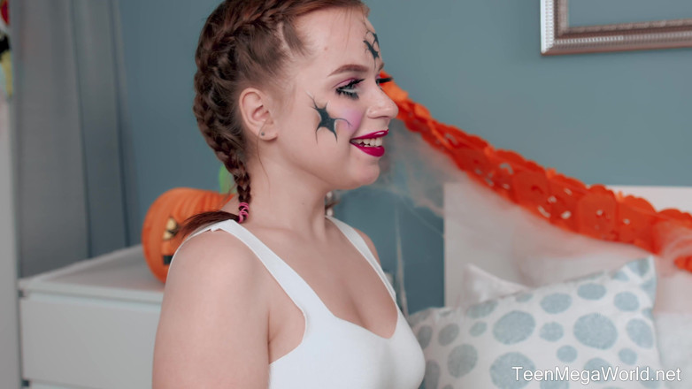 Teen Mega World: Eksperimen pedas pada Halloween