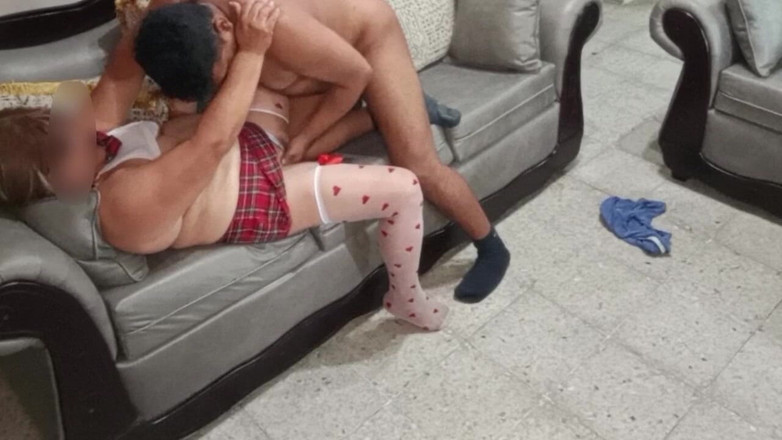 Sofixxx: Nenek berdandan sebagai gadis pelajar untuk memuaskan fantasinya