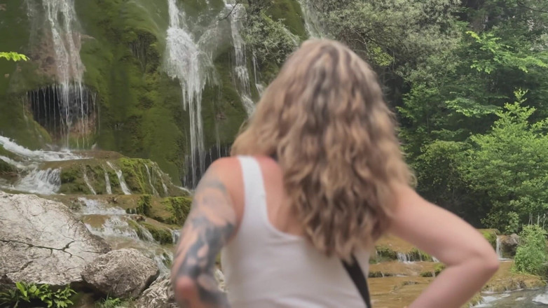 Wendy Burde: Fotto una miLF francese nella foresta mentre la gente passa