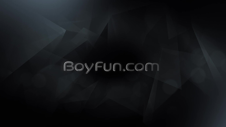 Boyfun: Un giovane gay ceco si fa trapanare il buco stretto...