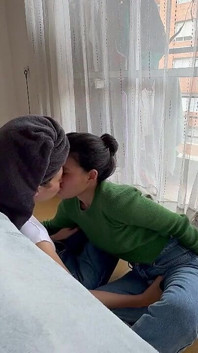 Le lesbiche impararono a massaggiarsi molto bene