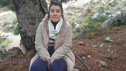 DragonGalaxy11: Morena culona chupa y folla en el bosque