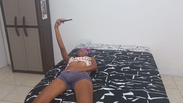 Martin13: 포르노 계에서 그녀의 성적 시연을 시작하는 새로운 갈색 머리