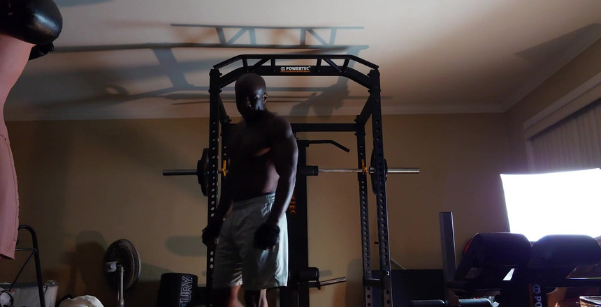 Hallelujah Johnson: Trening oporowy dzisiaj dostaję białko z chudego indyka i ryb