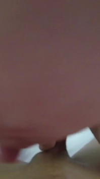Zdradzająca macocha Danni Jones dostaje pokój dla niej i jej pasierba