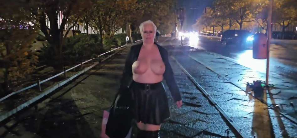 UserBitch1: Torse nu à travers Berlin
