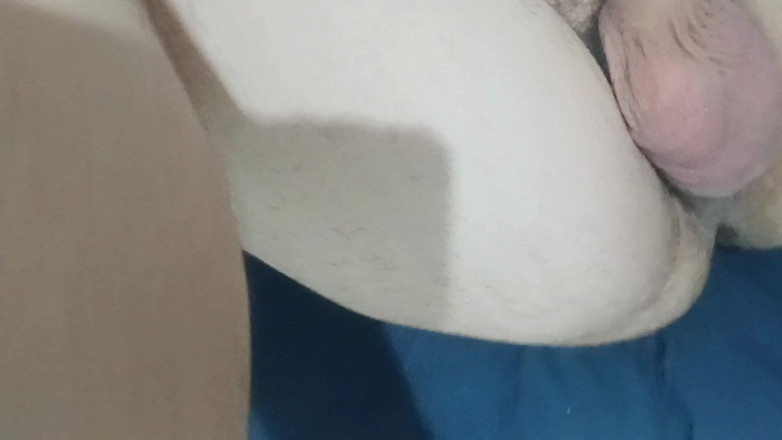 amateurbrazilian: Femboy menunjukkan penis kecil