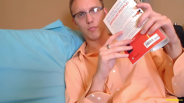 Man Puppy: Nerd gergasi Cuba Mengabaikan Awak