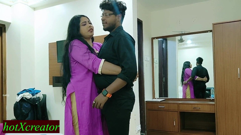 Hot creator: Une femme au foyer indienne sexy se fait baiser, audio...
