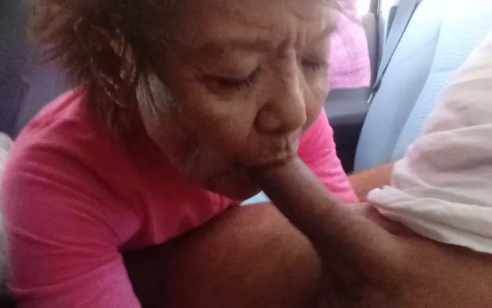 Cock Sucking Granny: लंड चूसने वाली नानी को गंदी बात पसंद है