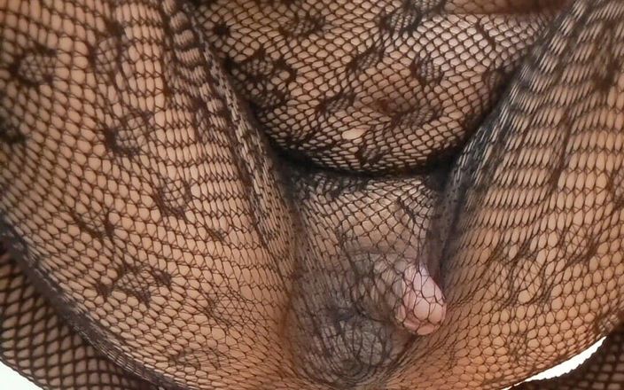 covo_sissy_cross: J’enfile mes collants, je les ai déchirés et mets 2 bites...