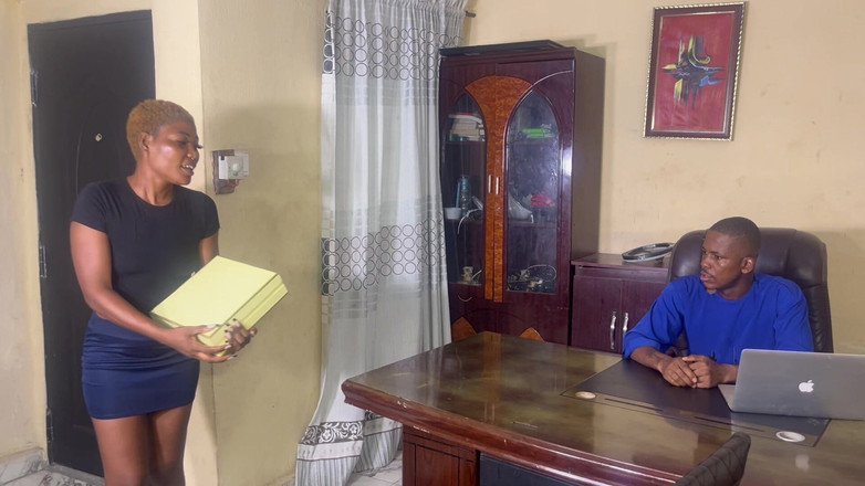 Prettypussy102: Gadis pengantar barang ngentot sama bosnya