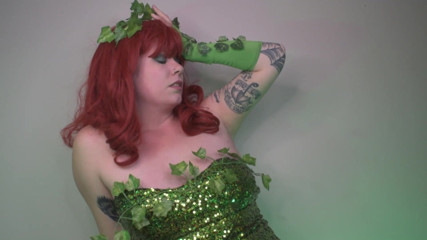 Deanna deadly: Poison Ivy topită de super-eroul POV